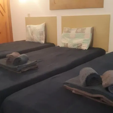 Jeannie's Oura Estrela Апартаменти