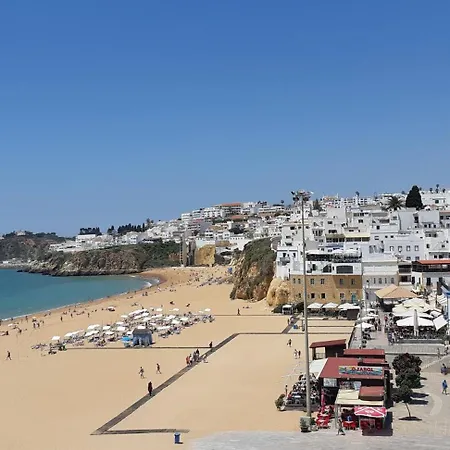 Апартаменти Jeannie's Oura Estrela