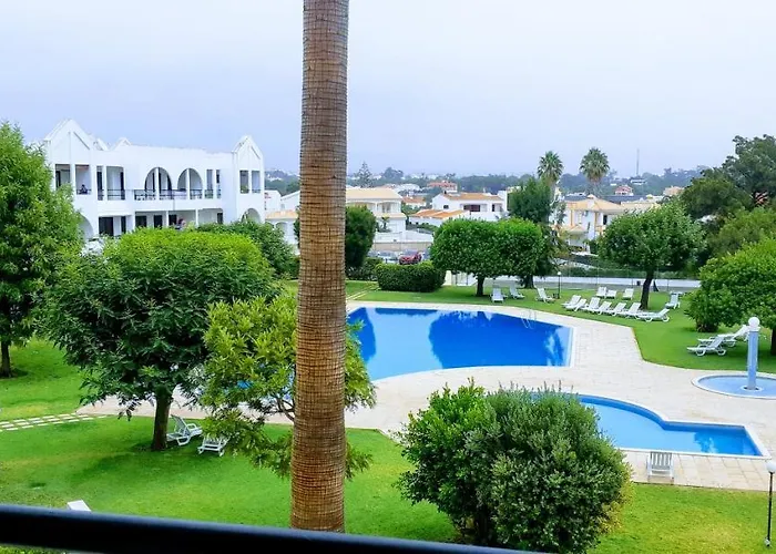 Jeannie's Oura Estrela Апартаменти