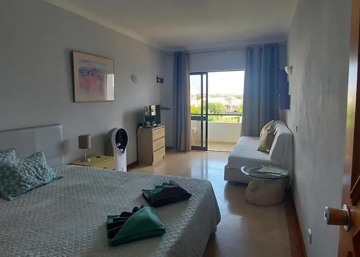 Апартаменти Jeannie's Oura Estrela