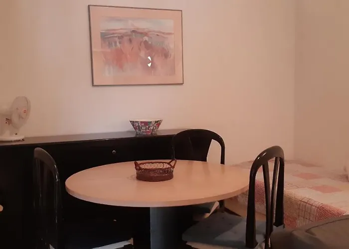 Jeannie's Oura Estrela Апартаменти *