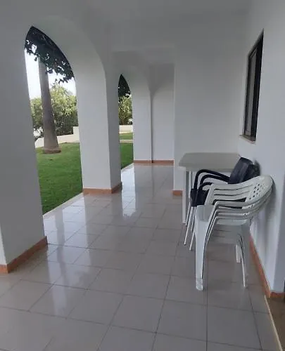 Апартаменти Jeannie's Oura Estrela *