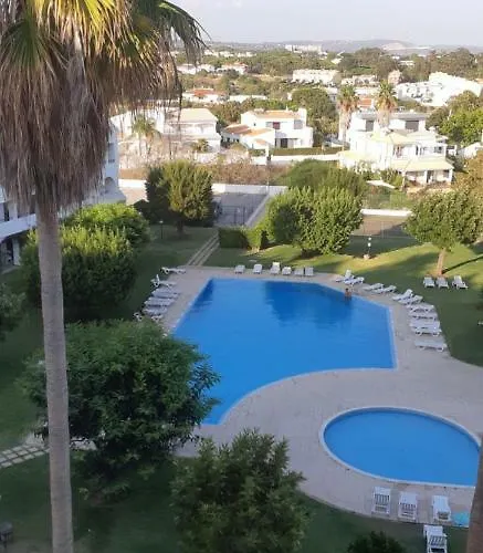 Jeannie's Oura Estrela