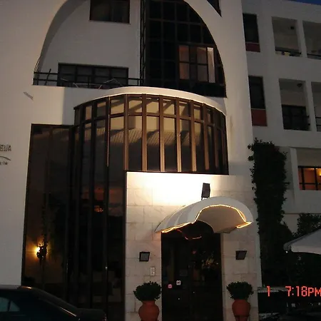 Jeannie's Oura Estrela Daire