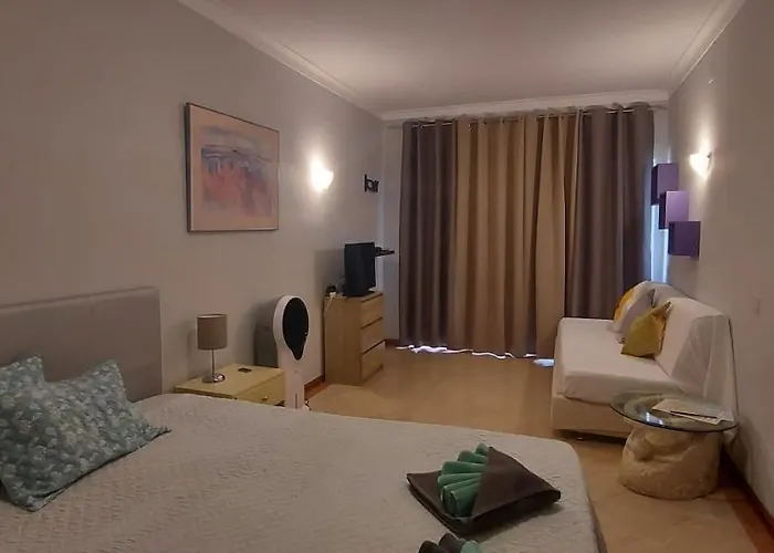 Jeannie's Oura Estrela