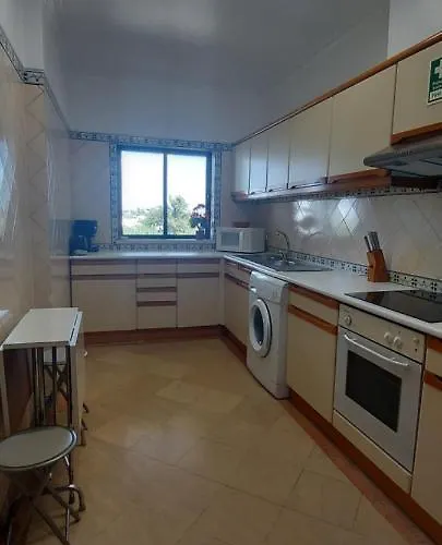 Jeannie's Oura Estrela Apartment *